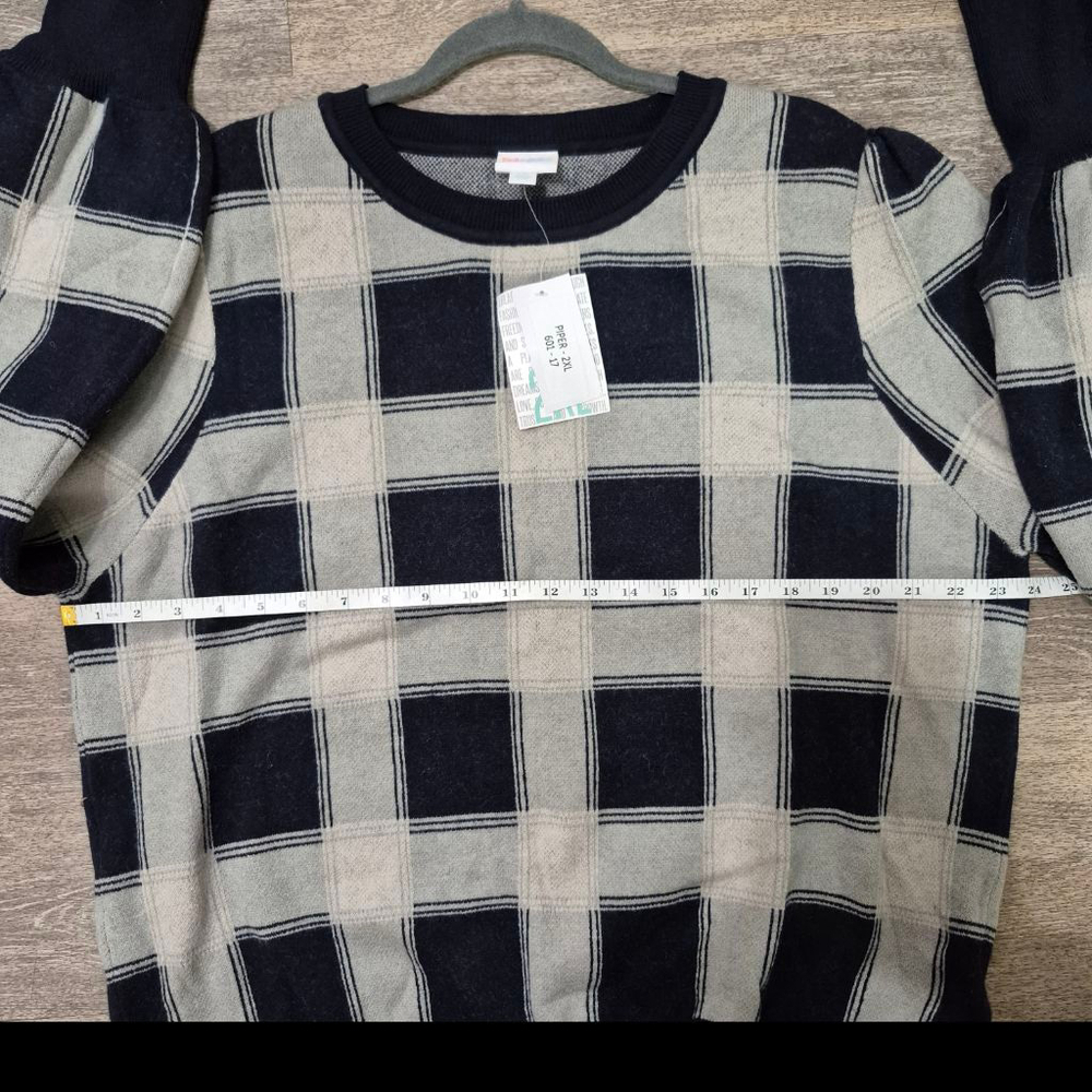 LuLaRoe Piper balloon sleeve sweater in a blue and gray plaid sz 2x - Picture 7 of 7
